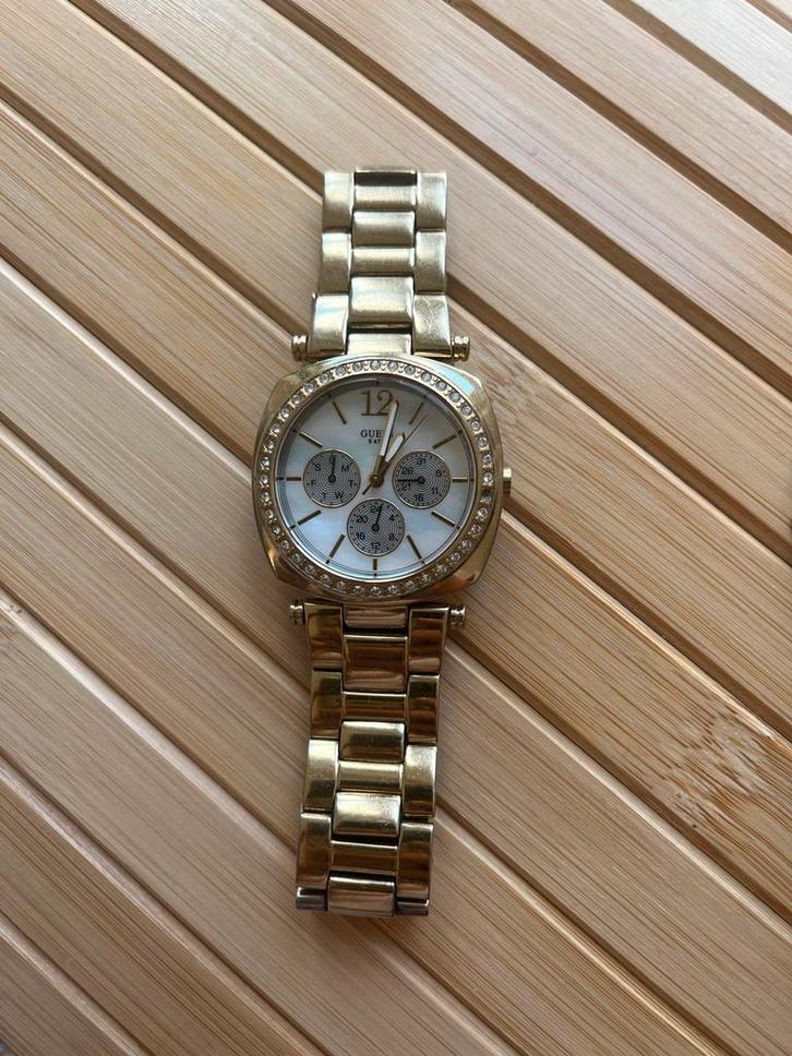 Gouden Guess Dameshorloge met Strass, Sieraden, Tassen en Uiterlijk, Horloges | Dames, Gebruikt, Polshorloge, Guess, Staal, Met strass