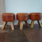 3 leren krukjes, merk WOOOD, Ophalen, Hout