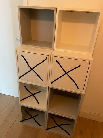 Ikea Eket kastjes wit en grijs inclusief gratis wandrail beschikbaar voor biedingen