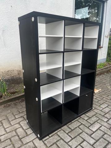Kallax Ikea kast beschikbaar voor biedingen