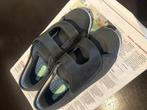 stof, luchtig, makelijk aan te trekken, klitteband sluiting, Ophalen, Overige kleuren, Sneakers of Gympen, Zo goed als nieuw