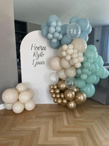 Ballonnen decoratie te huur op aanvraag  beschikbaar voor biedingen