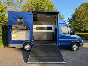Mercedes Sprinter paardenwagen Horsetruck zijlader trailer beschikbaar voor biedingen