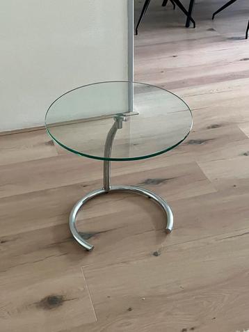 Retro glazen bijzettafel met chroom onderstel beschikbaar voor biedingen