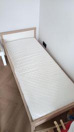 Kinder bed, Kinderen en Baby's, Kinderkamer | Bedden, Ophalen, 70 tot 85 cm, Zo goed als nieuw, Matras