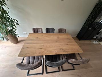Masief houten Eettafel met spinpoot 180x100cm 6 stoelen beschikbaar voor biedingen