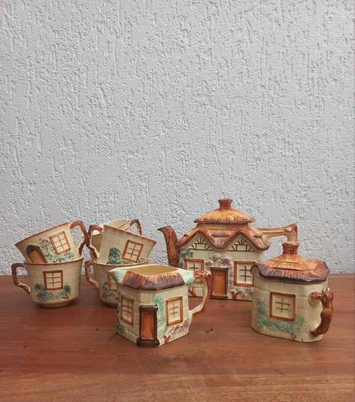 Vintage Keele St. Pottery. Engelse cottage. Theeset, Antiek en Kunst, Antiek | Keramiek en Aardewerk, Ophalen of Verzenden