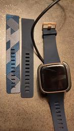 Fitbit Versa 2 - rose gold met nieuw blauw bandje, Sieraden, Tassen en Uiterlijk, Smartwatches, Gebruikt, Ophalen of Verzenden