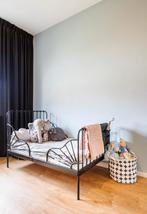 Ikea meegroeibed Minnen zwart incl lattenbodem en matras, Ophalen, 70 tot 85 cm, Zo goed als nieuw, Lattenbodem