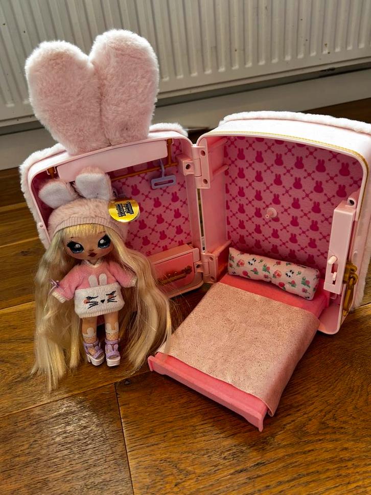 Na na na surprise koffer konijn zgan, Kinderen en Baby's, Speelgoed | Poppenhuizen, Zo goed als nieuw, Poppenhuis, Ophalen of Verzenden