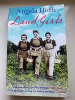 Land Girls - Angela Huth English, Ophalen of Verzenden, Zo goed als nieuw