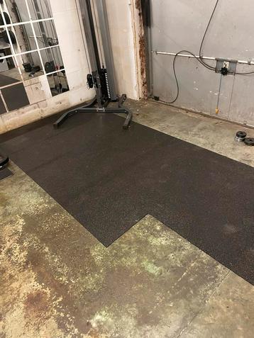 Sportvloer 10mm dik - Fitnessvloer beschikbaar voor biedingen
