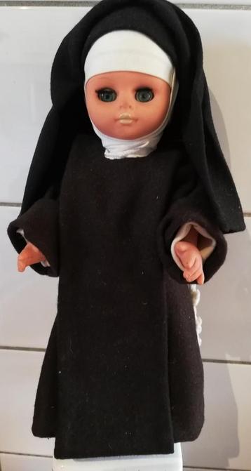 Non met rozenkrans (originele rozenkrans Italië). 30 cm.  beschikbaar voor biedingen
