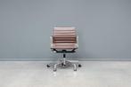 Eames EA117 office chair, 1x, Ophalen of Verzenden, Bruin