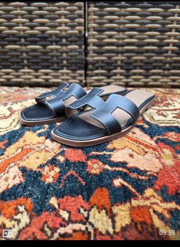 Mooie slippers beschikbaar voor biedingen
