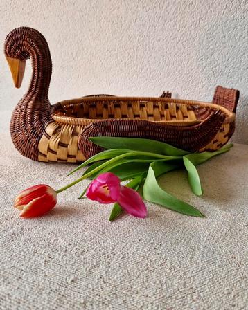 Vintage rieten zwanenmand broodmand feestdagen tapas pasen beschikbaar voor biedingen