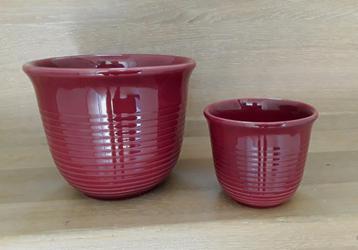 Set vintage bloempotten donker rood, 9cm en 13,5cm hoog beschikbaar voor biedingen