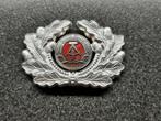 DDR  -  pet  embleem. / metaal., Ophalen of Verzenden, Landmacht, Duitsland, Embleem of Badge