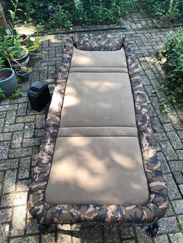 FOX FLATLINER 8 legs karperstretcher BEDCHAIR kamperen beschikbaar voor biedingen
