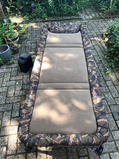 FOX FLATLINER 8 legs karperstretcher BEDCHAIR kamperen, Watersport en Boten, Hengelsport | Karpervissen, Zo goed als nieuw, Overige typen