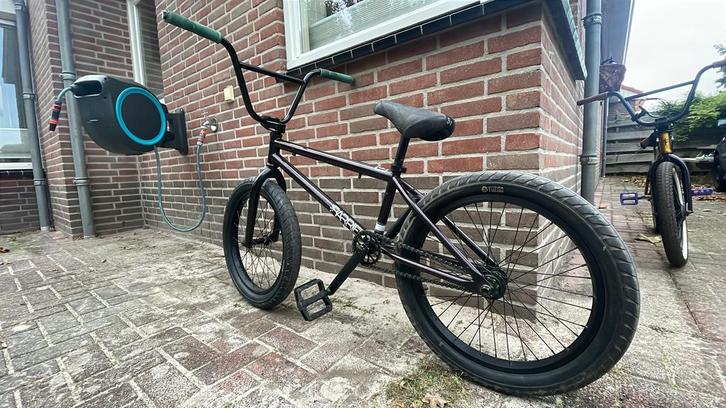 Kink Co Barrier BMX 20.5 inch - Donker Paars, Fietsen en Brommers, Fietsen | Crossfietsen en BMX, Gebruikt, 20 tot 24 inch, Chroom