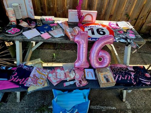 Zeer groot en compleet pakket sweet 16 versiering, Hobby en Vrije tijd, Feestartikelen, Nieuw, Versiering, Verjaardag, Ophalen of Verzenden