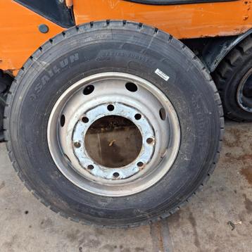 265/70R19,5 Trekas Band met 8 gaats velg beschikbaar voor biedingen