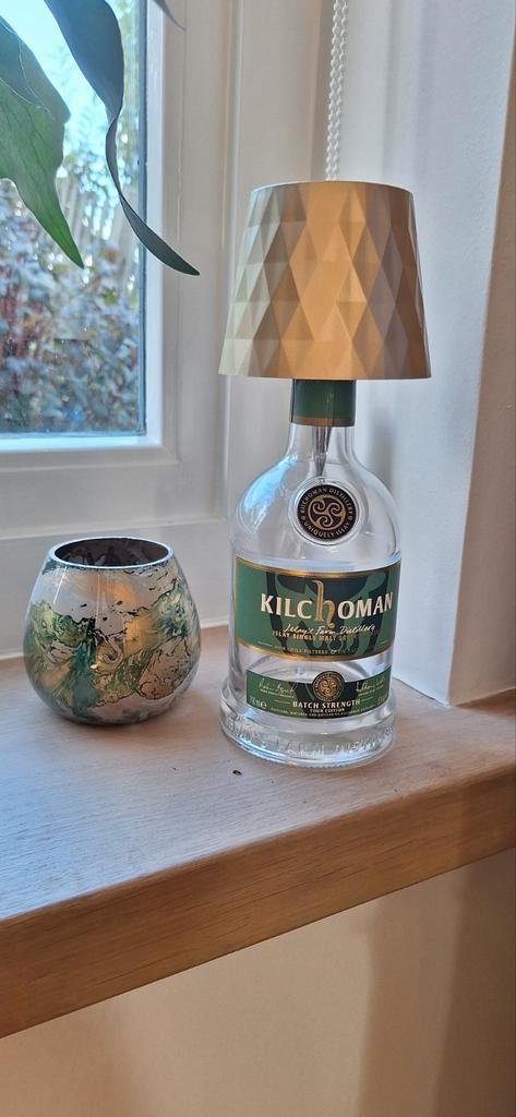Kilchoman Whisky flessenlamp., Huis en Inrichting, Woonaccessoires | Kandelaars en Kaarsen, Minder dan 25 cm, Overige materialen
