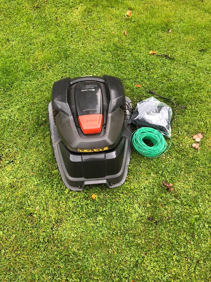 Husqvarna 305 automower robotmaaier met toebehoren, Tuin en Terras, Robotmaaiers, Ophalen of Verzenden
