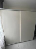 Moderne hangkast met witte schuifdeuren, Huis en Inrichting, Kasten | Roldeurkasten en Archiefkasten, Ophalen of Verzenden, Zo goed als nieuw