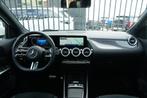 Mercedes-Benz GLA 180 Star Edition AMG Line 136pk Panoramada, Auto's, Mercedes-Benz, Zwart, 4 cilinders, Wit, Bedrijf