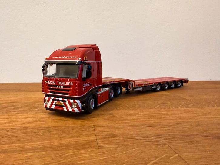WSI Iveco Stralis 500 6x2 Nooteboom 4-as semi dieplader 1:50, Hobby en Vrije tijd, Modelauto's | 1:50, Zo goed als nieuw, Bus of Vrachtwagen