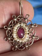 Vintage rosegouden vermeil oorbellen met robijn en zaadparel, Ophalen of Verzenden, Zo goed als nieuw, Rood, Zilver