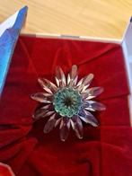 Swarovski margrieten met groen én rood hart, Ophalen of Verzenden, Zo goed als nieuw, Overige typen