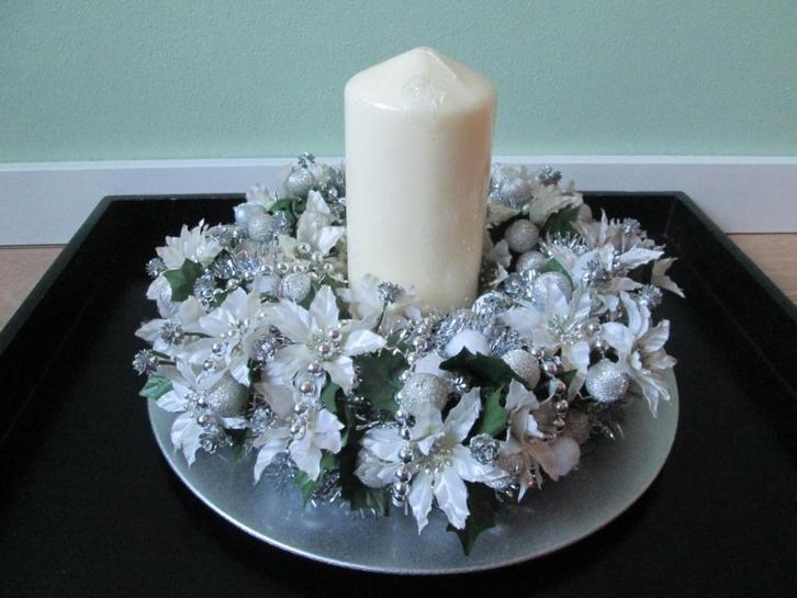 Witte Kerst Krans Kerststerren Parelketting met Kaars & Bord, Diversen, Kerst, Zo goed als nieuw, Ophalen of Verzenden