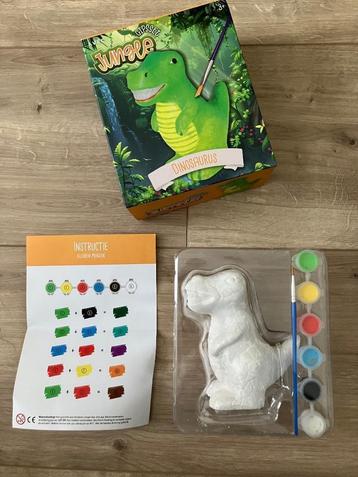 Gipsset dino om te schilderen / knutselset beschikbaar voor biedingen