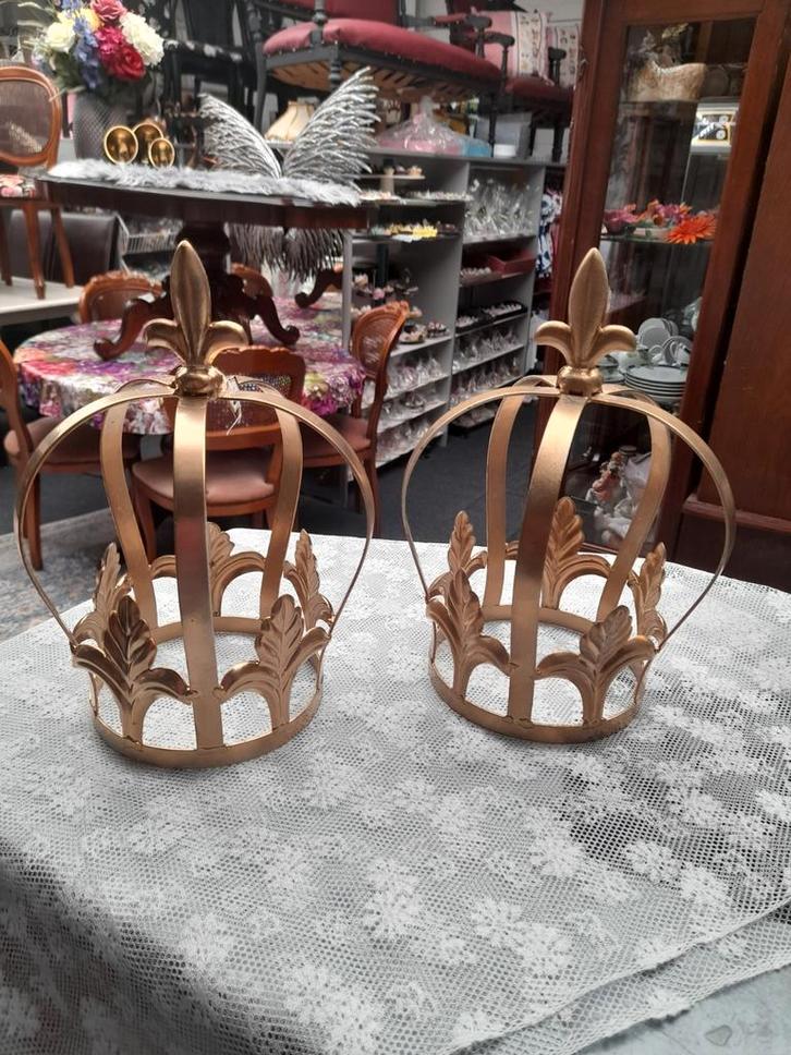 Goud kleurige kronen 35.00 p.s, Antiek en Kunst, Antiek | Woonaccessoires, Ophalen of Verzenden