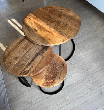 Set van 3 houten bijzettafels beschikbaar voor biedingen