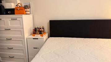 Boxspring elektrisch, inclusief nachtkastjes beschikbaar voor biedingen