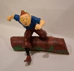 Kuifje beeldje springend over boomstam, Ophalen of Verzenden