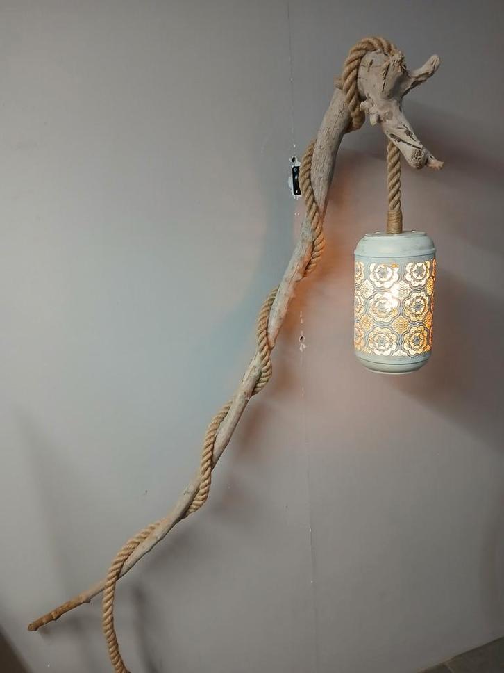 Landelijke wandlamp van drijfhout boomstronk, Huis en Inrichting, Lampen | Wandlampen, Nieuw, Hout, Ophalen of Verzenden