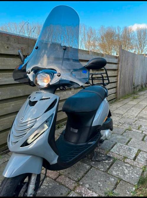 Paggio zip 2020 tweede eigenaar te koop, Fietsen en Brommers, Scooters | Piaggio, Zo goed als nieuw, Zip, Ophalen