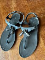 Tod’s dames slippers – maat 35 – grijs – luxe Italiaans merk, Slippers, Ophalen of Verzenden, Zo goed als nieuw, Grijs