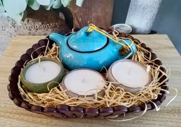Oriental Tea Set in Gift Basket Candle Set beschikbaar voor biedingen