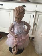 Oud etalage popje, Ophalen