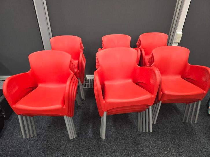 Rode Kunststof Stoelen - Set van 25, Huis en Inrichting, Stoelen, Gebruikt, Vijf, Zes of meer stoelen, Kunststof, Metaal, Rood