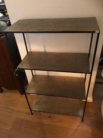 OPEN KAST - zwart metalen frame matgouden aluminium schappen beschikbaar voor biedingen