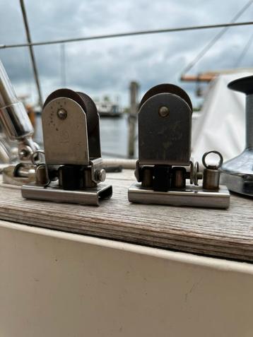 Twee mooie genua sledes. 25 mm beschikbaar voor biedingen
