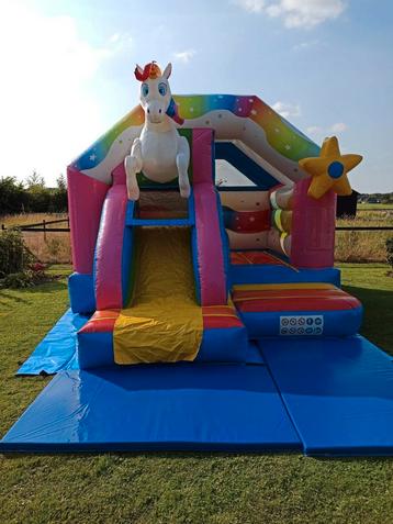 Unicorn Springkussen met Glijbaan - Te Huur! beschikbaar voor biedingen