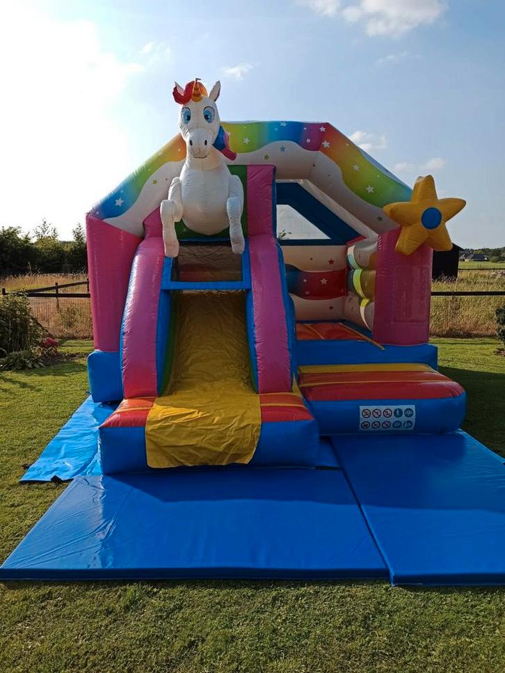 Unicorn Springkussen met Glijbaan - Te Huur!, Kinderen en Baby's, Speelgoed | Buiten | Springkussens, Zo goed als nieuw, Ophalen of Verzenden